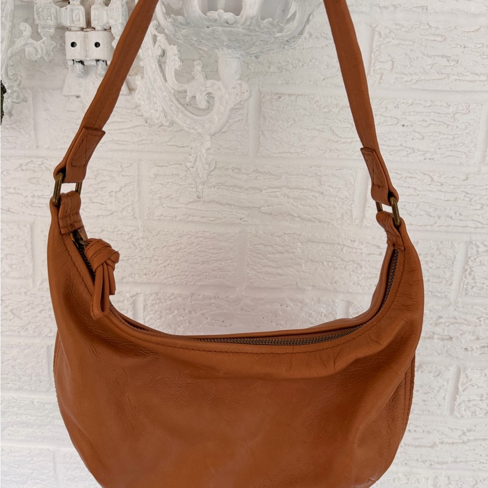 Madewell Classic Leather Hobo Bag in Cognac